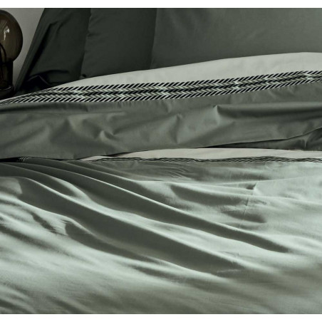 NOA Kaki drap plat en Percale de coton peigné. Un tissage fin et serré : 80 fils/cm² 100% coton de Tradilinge.